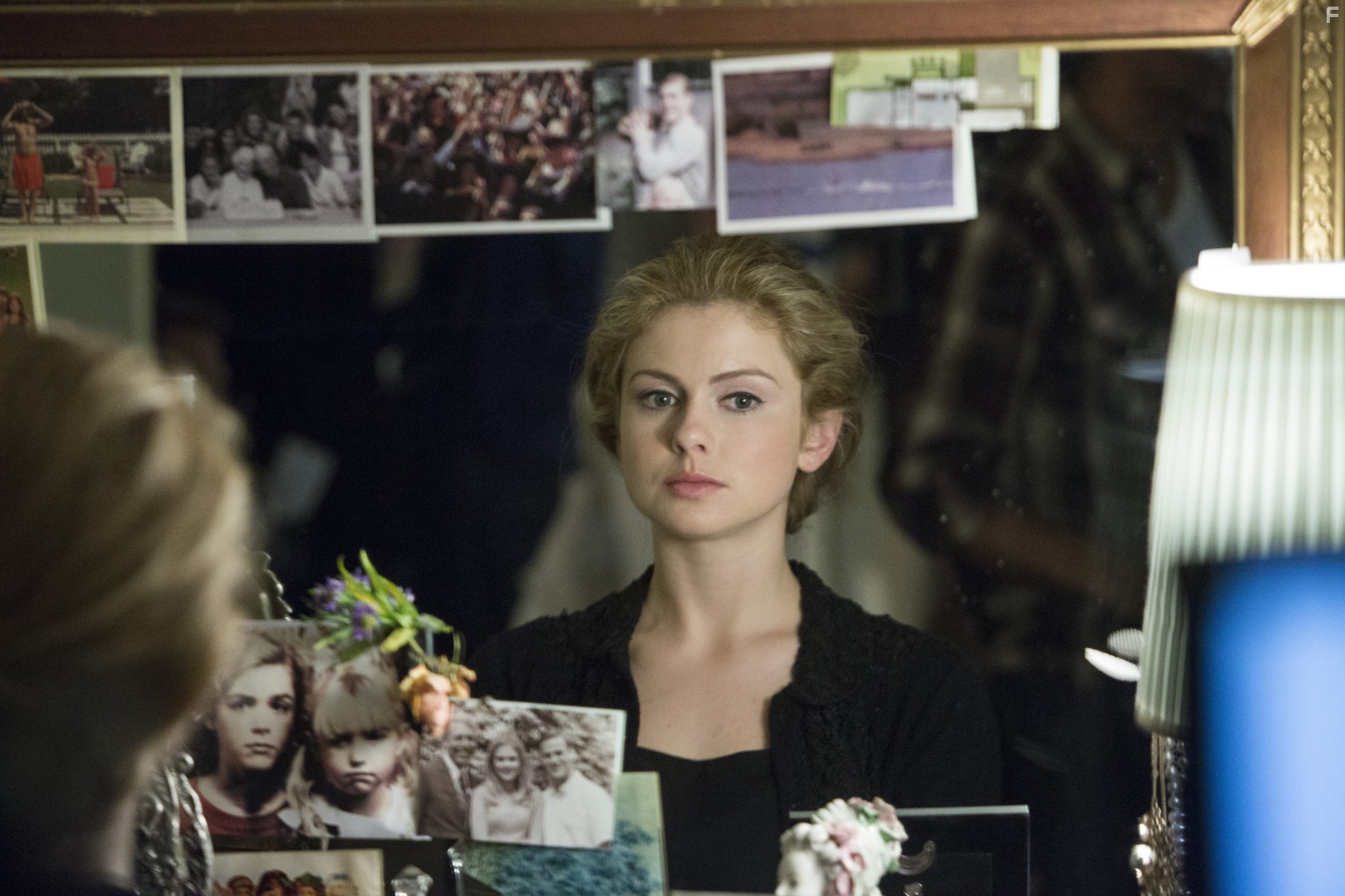 Rose McIver in Лепестки на ветру (2014)