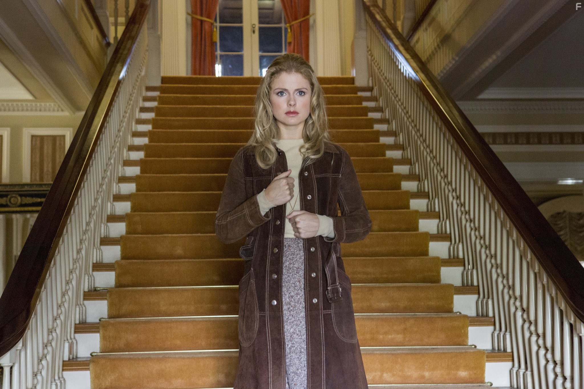 Rose McIver in Лепестки на ветру (2014)