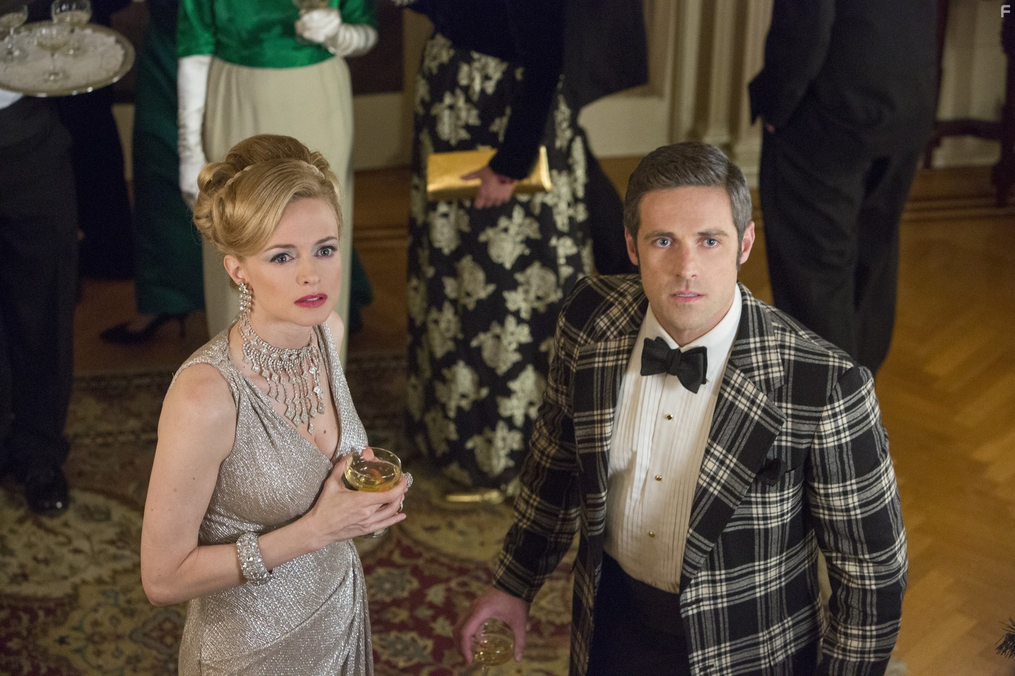 Heather Graham and Dylan Bruce in Лепестки на ветру (2014)