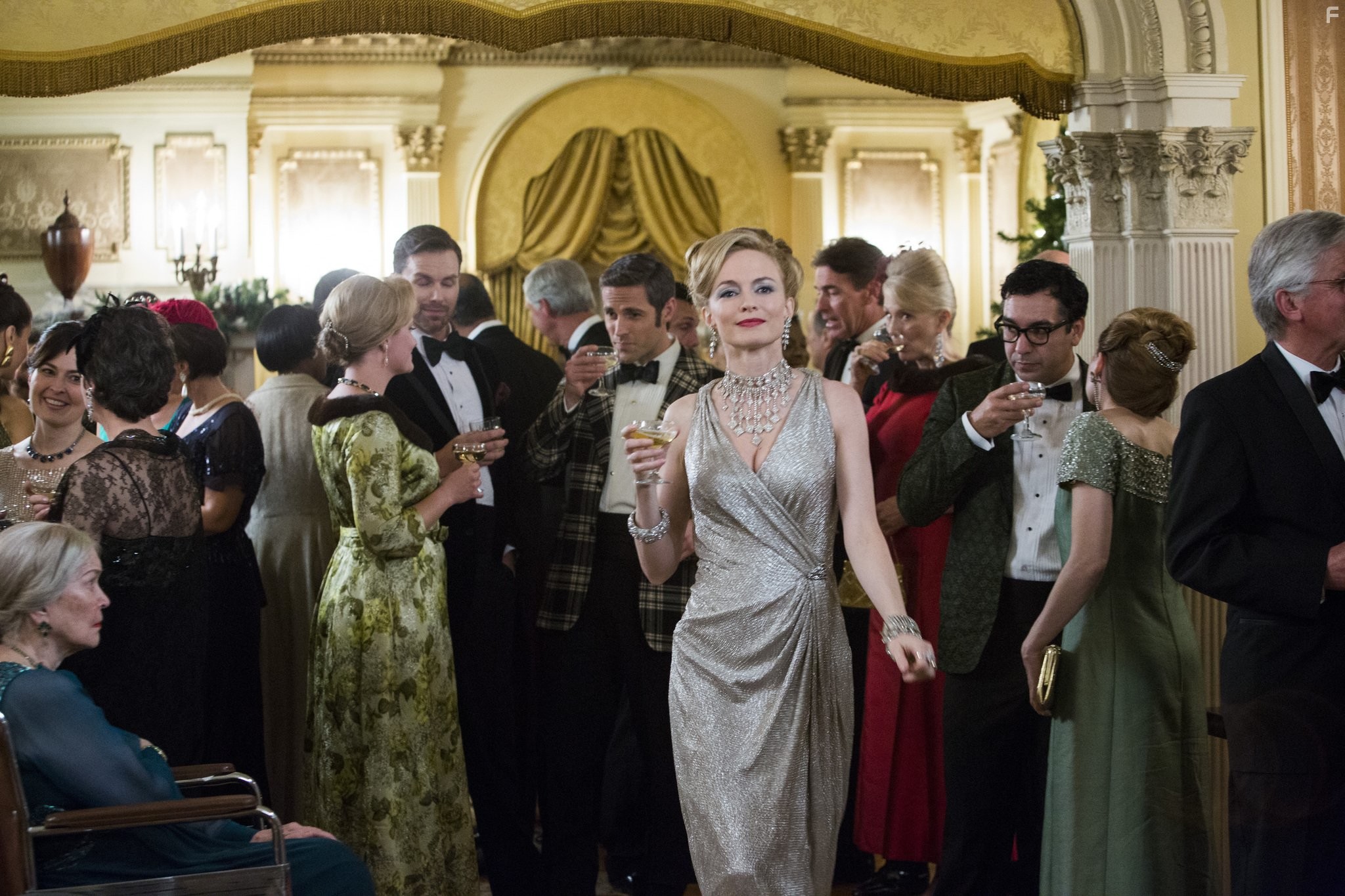 Heather Graham in Лепестки на ветру (2014)