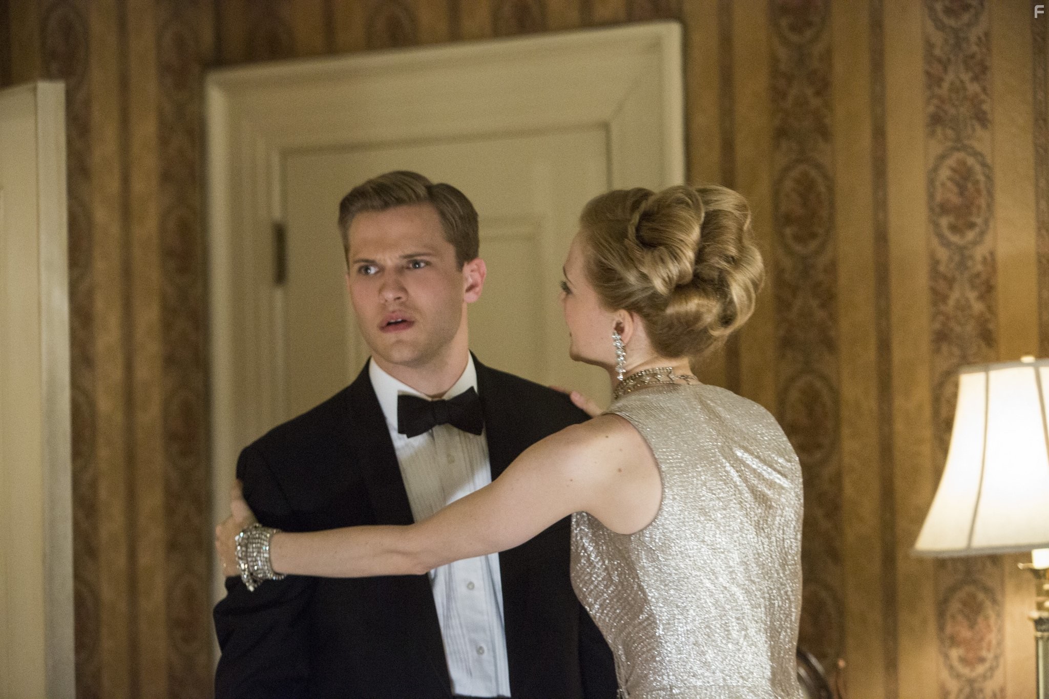 Heather Graham and Wyatt Nash in Лепестки на ветру (2014)