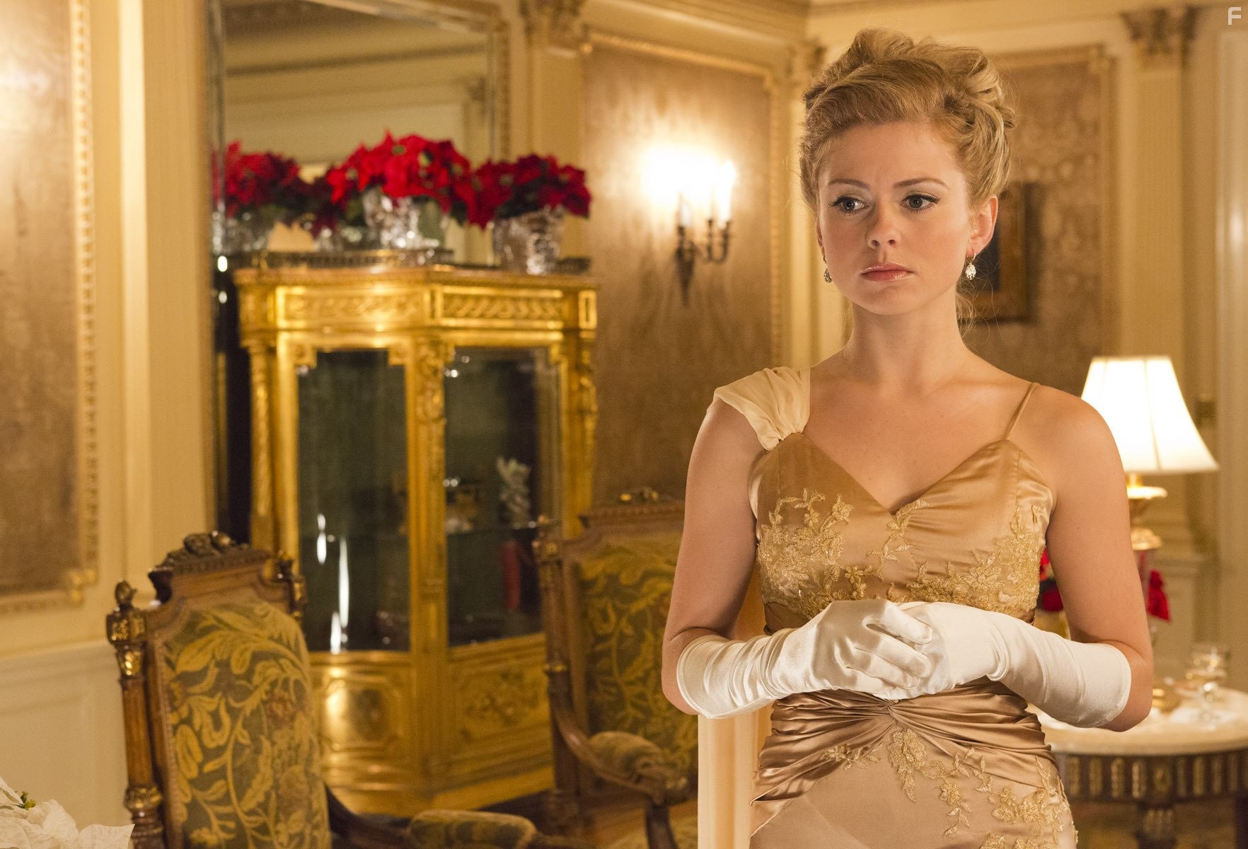 Rose McIver in Лепестки на ветру (2014)