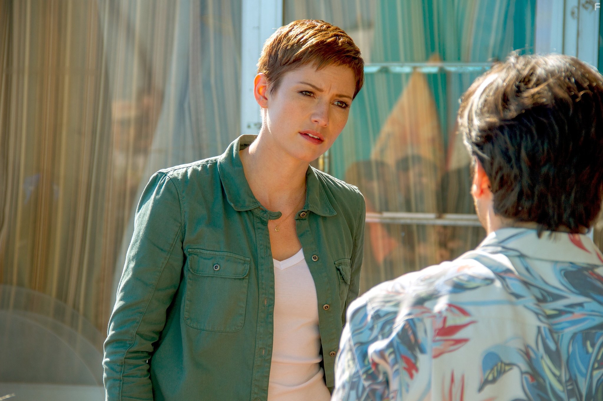 Chyler Leigh and Linda Kallerus in Такси: Южный Бруклин (2014)