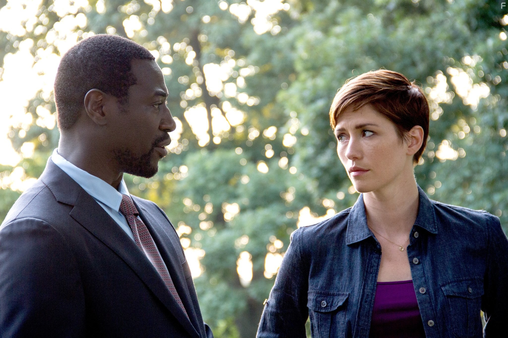 Chyler Leigh, Linda Kallerus, and Jacky Ido in Такси: Южный Бруклин (2014)