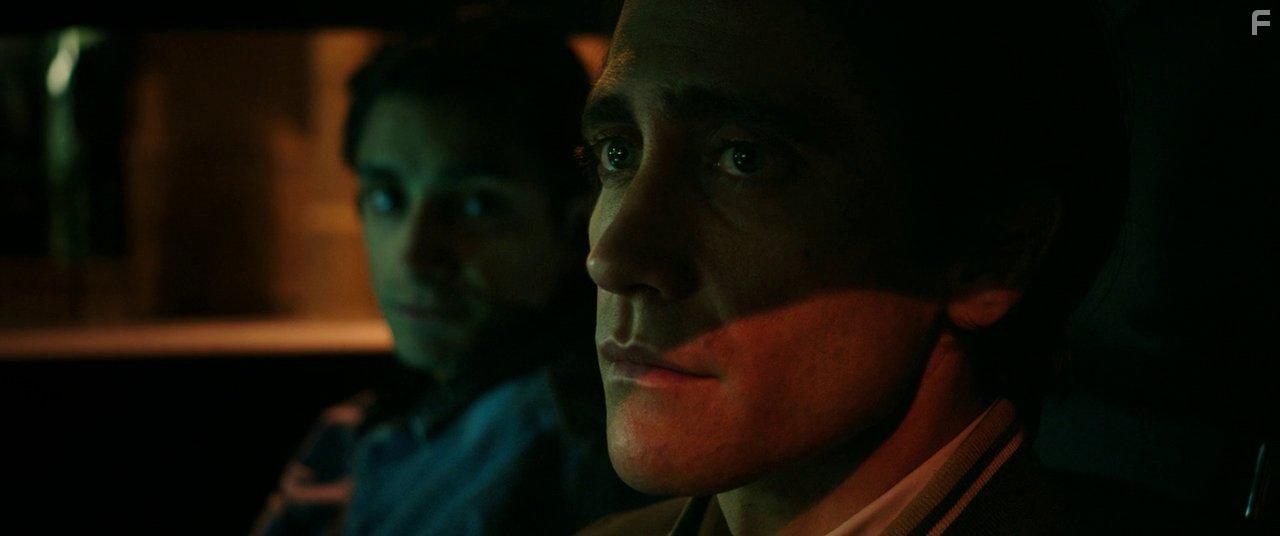Jake Gyllenhaal and Riz Ahmed in Nightcrawler (2014)