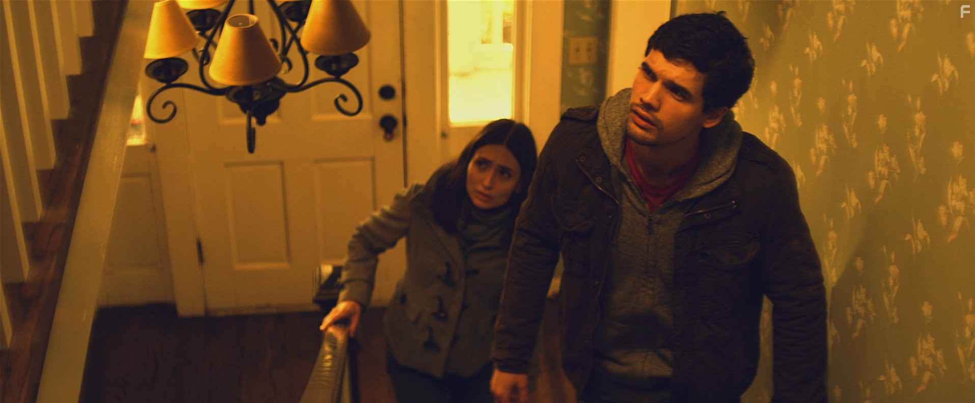 Steven Strait and Karolina Wydra in После (2012)