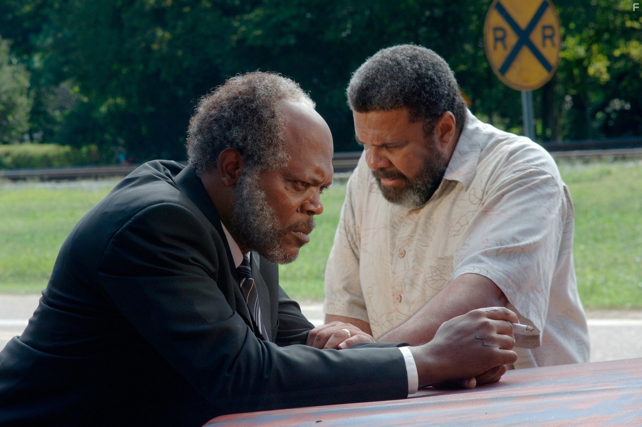 Samuel L. Jackson and John Cothran in Стон черной змеи (2006)