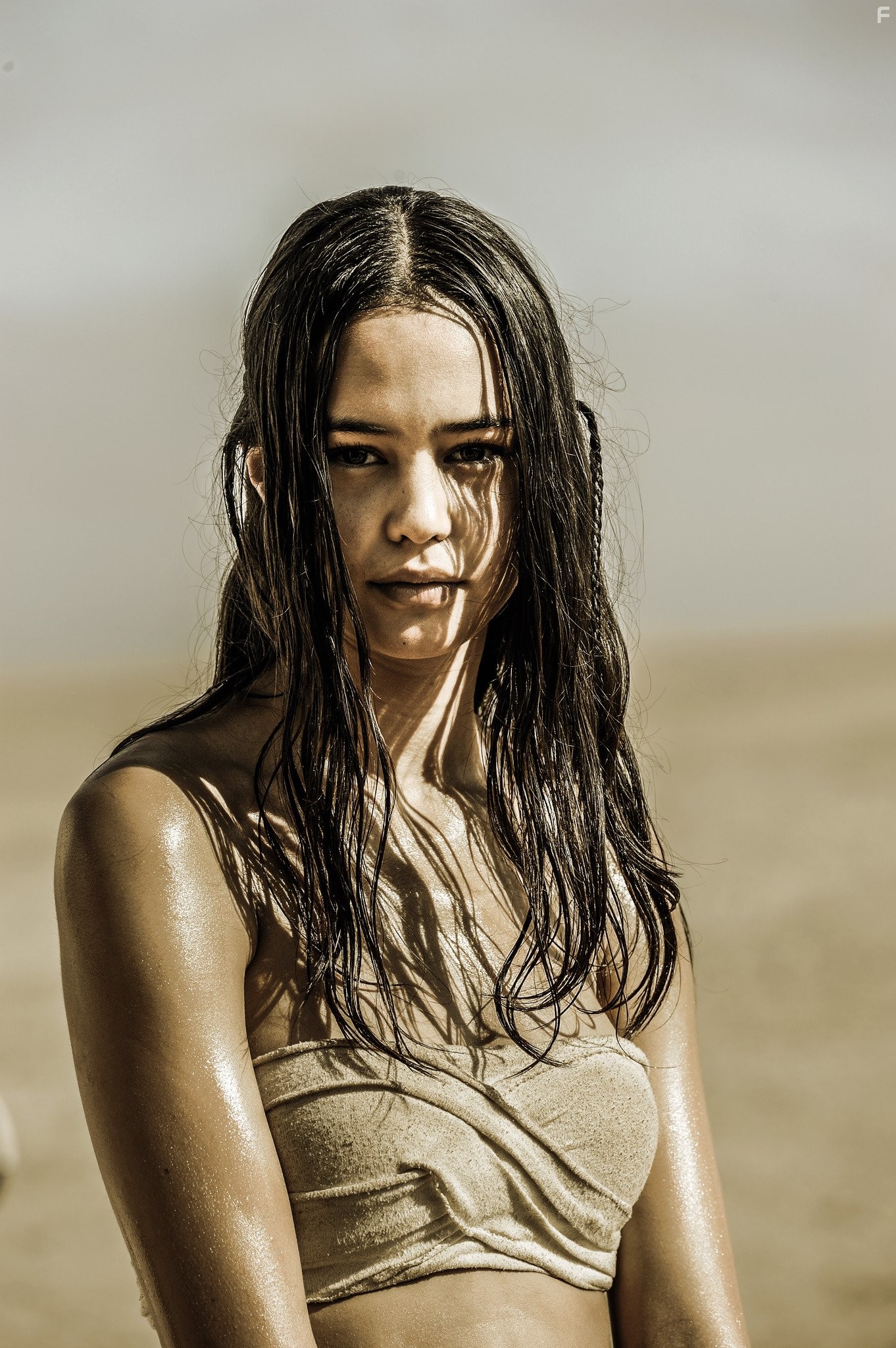 Courtney Eaton in Безумный Макс: Дорога ярости (2015)