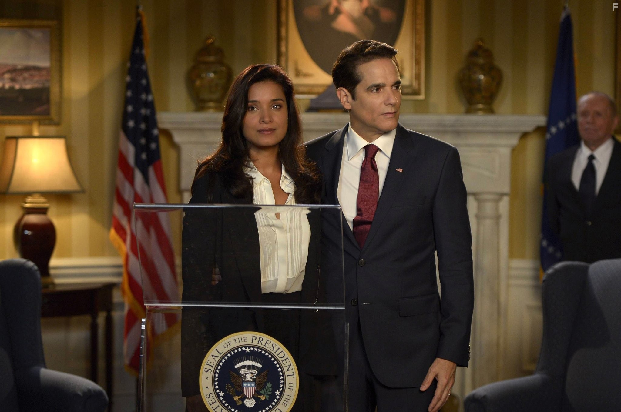 Shelley Conn and Yul Vazquez in Лотерея (2014)