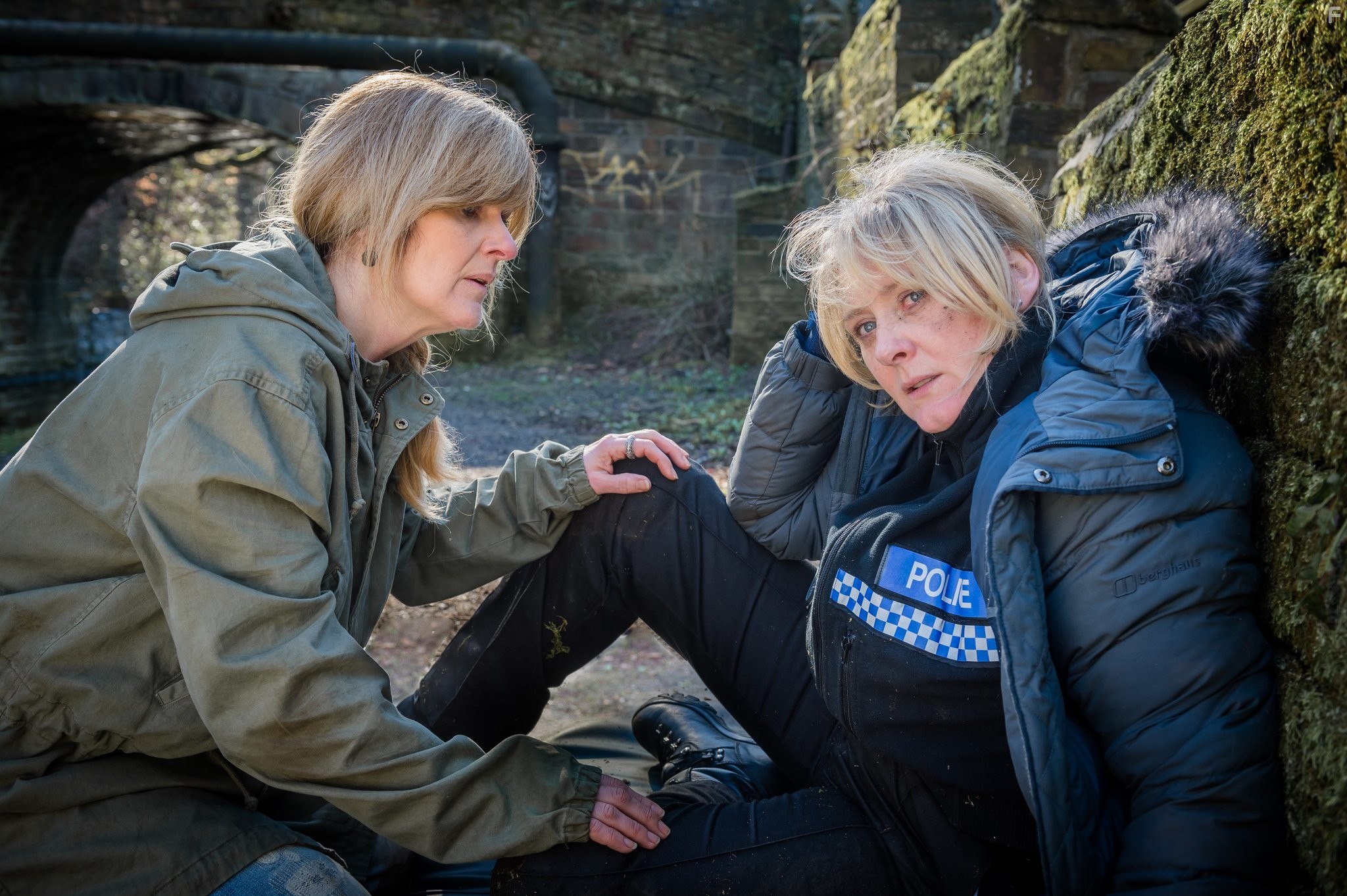 Siobhan Finneran and Sarah Lancashire in Счастливая долина (2014)