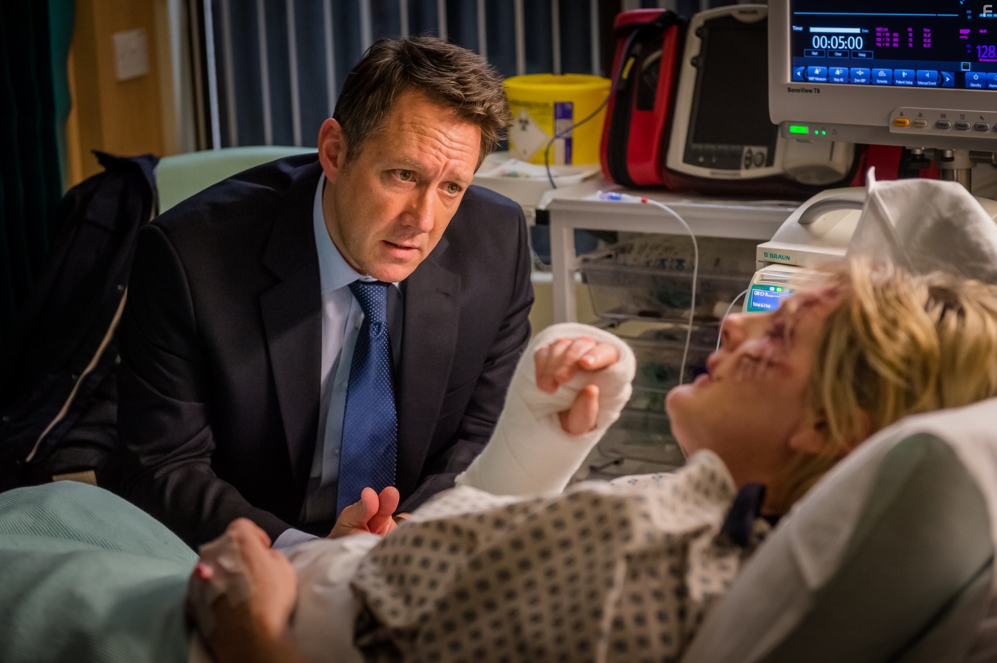 Sarah Lancashire and Alan McKenna in Счастливая долина (2014)