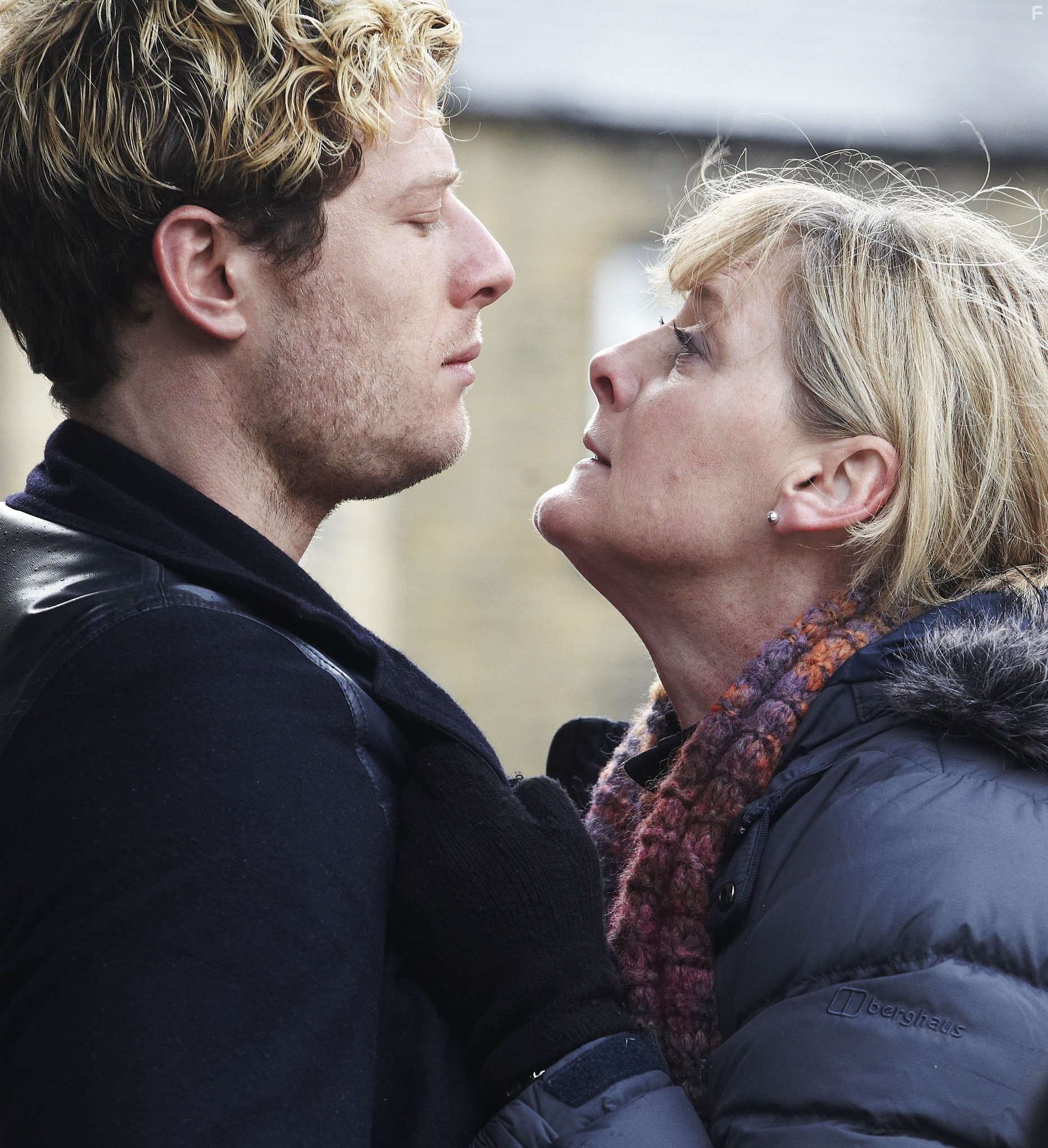Sarah Lancashire and James Norton in Счастливая долина (2014)