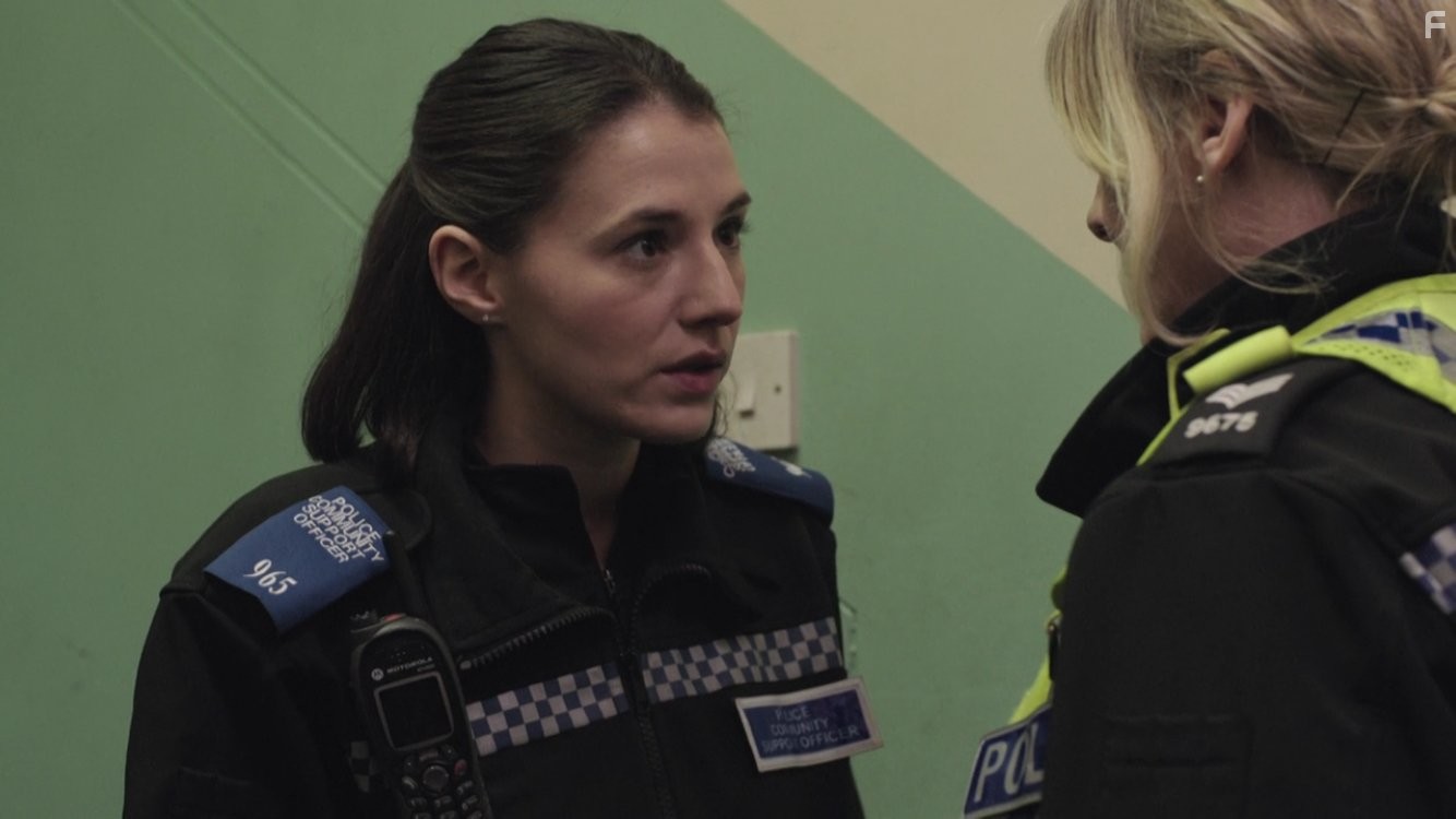 Sarah Lancashire and Charlie Murphy in Счастливая долина (2014)