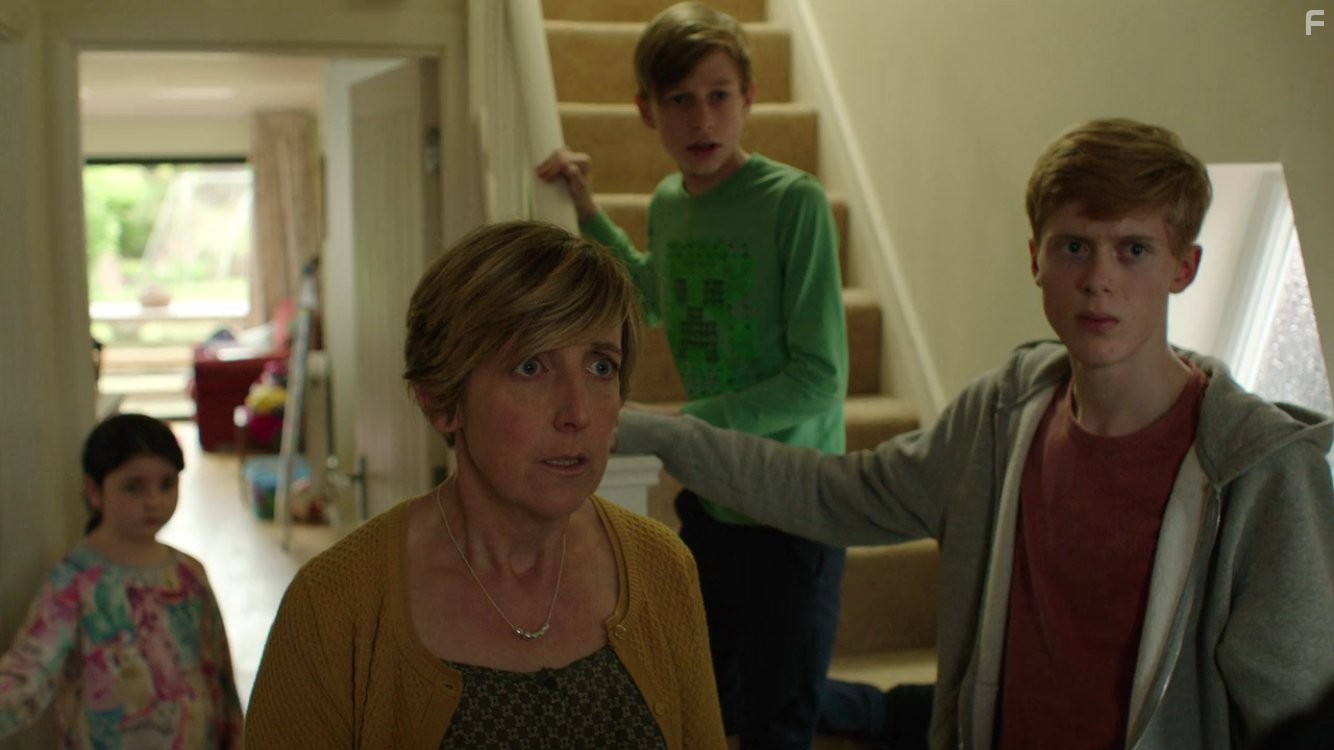 Julie Hesmondhalgh in Счастливая долина (2014)
