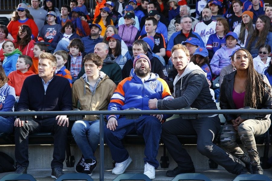 Vivica A. Fox, Mark McGrath, Ian Ziering, Judah Friedlander, and Dante Palminteri in Акулий торнадо 2 (2014)