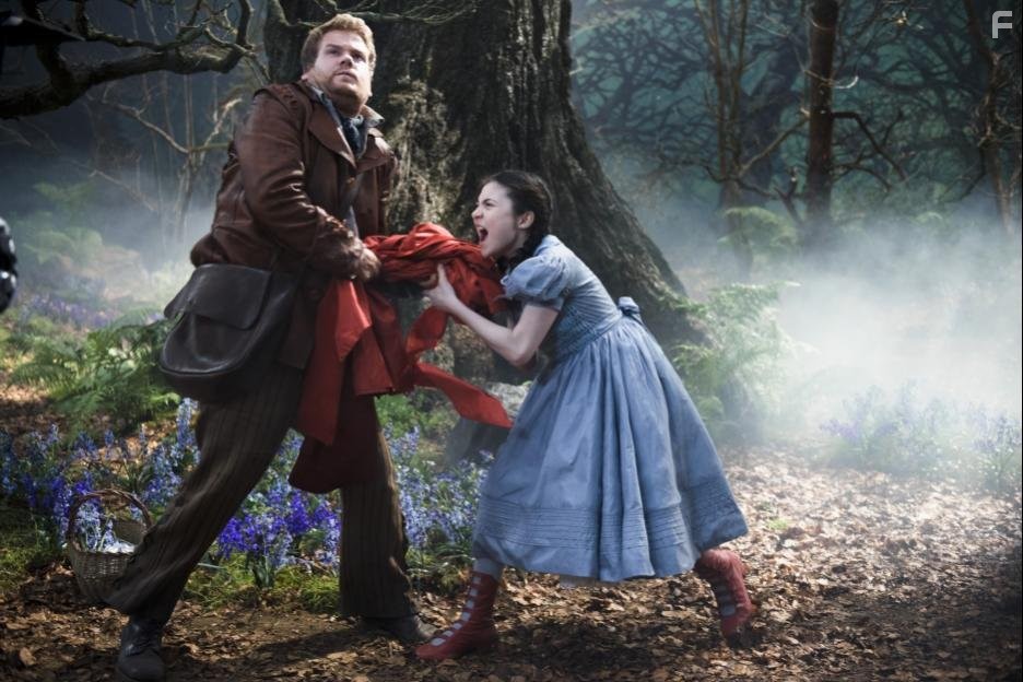 James Corden and Lilla Crawford in Чем Дальше в лес (2014)