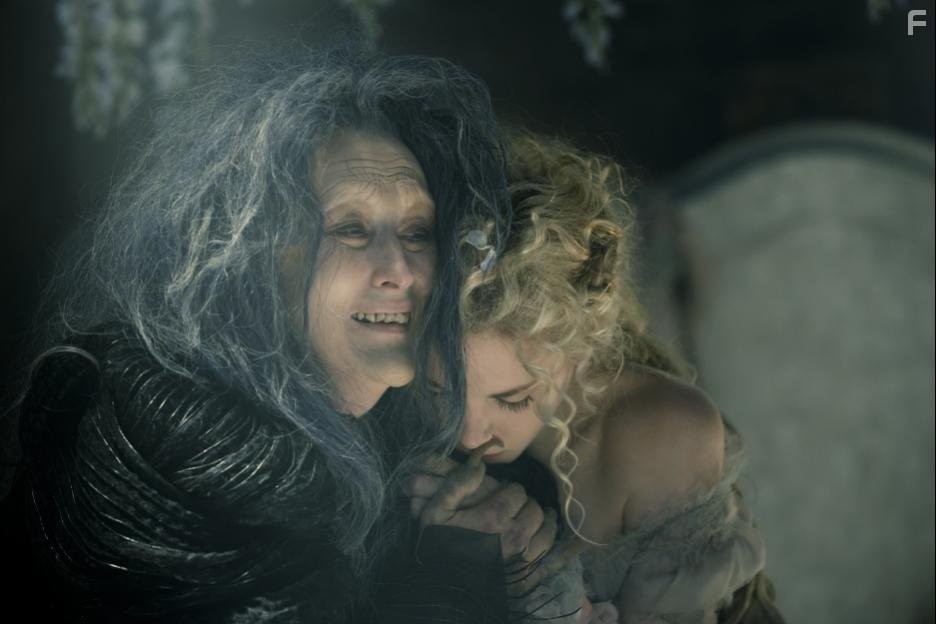 Meryl Streep and Mackenzie Mauzy in Чем Дальше в лес (2014)