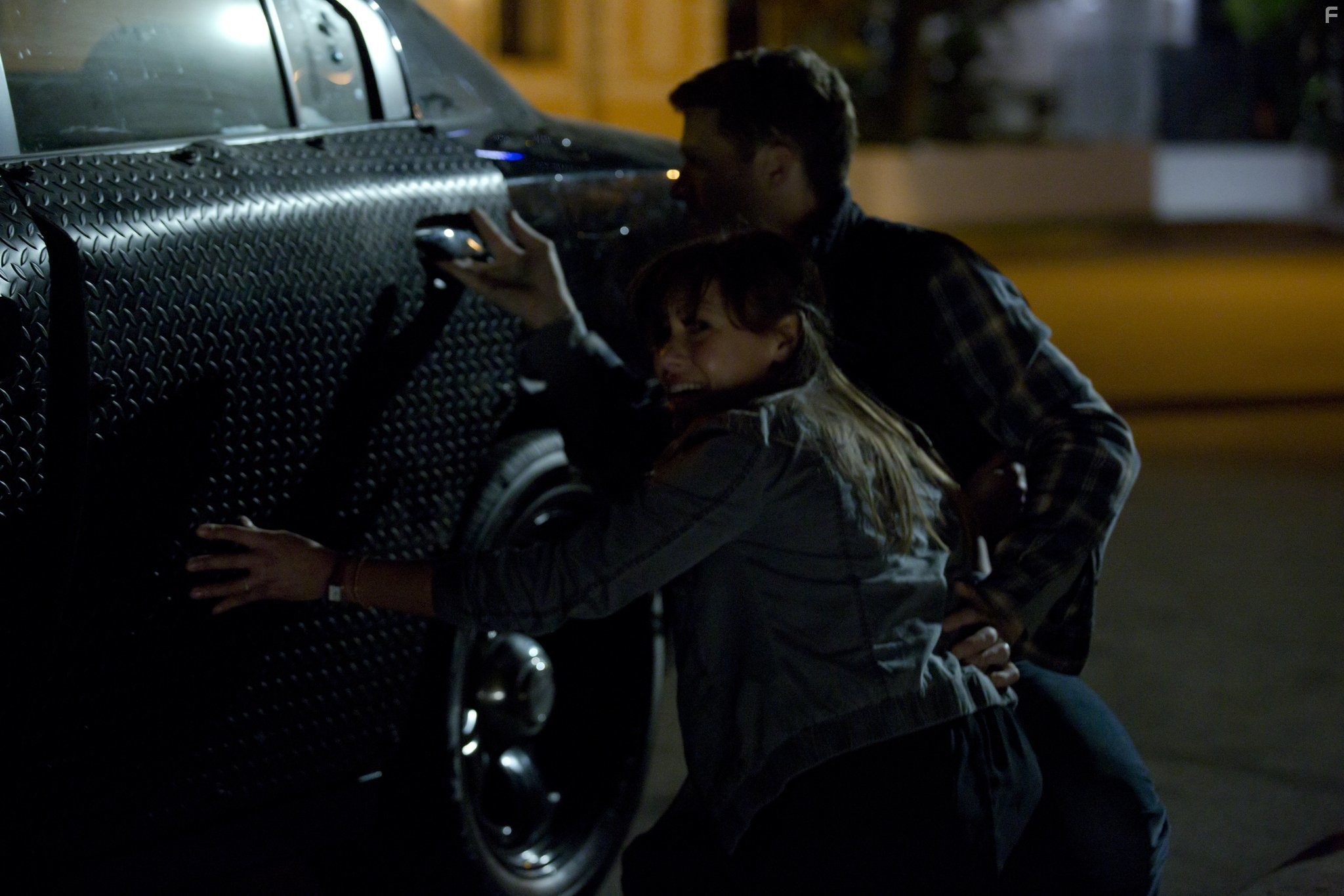 Kiele Sanchez and Zach Gilford in Судная ночь 2 (2014)