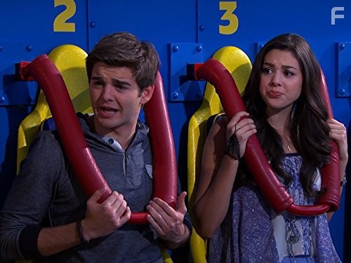 Грозная семейка (2013)