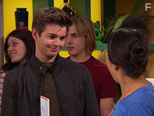 Грозная семейка (2013)