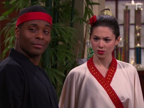 Грозная семейка (2013)