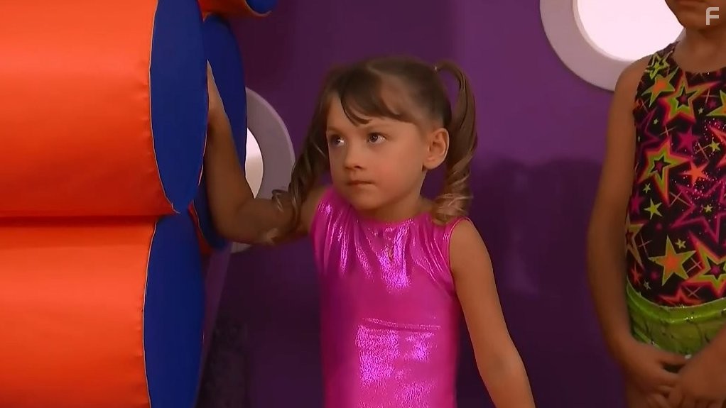 Maya Le Clark in Грозная семейка (2013)