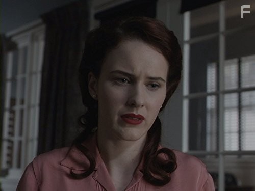 Rachel Brosnahan in Манхэттен (2014)