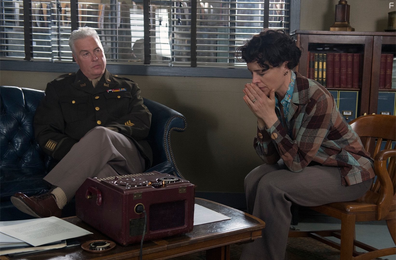 William Petersen and Olivia Williams in Манхэттен (2014)