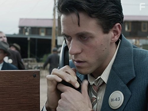 Ashley Zukerman in Манхэттен (2014)