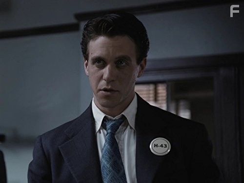 Ashley Zukerman in Манхэттен (2014)