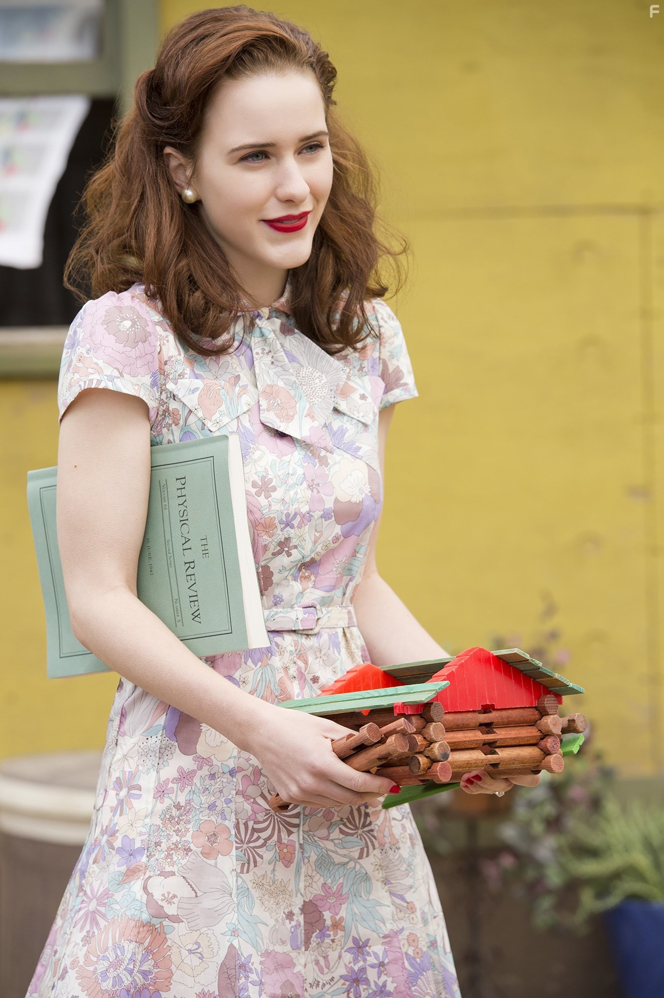 Rachel Brosnahan in Манхэттен (2014)