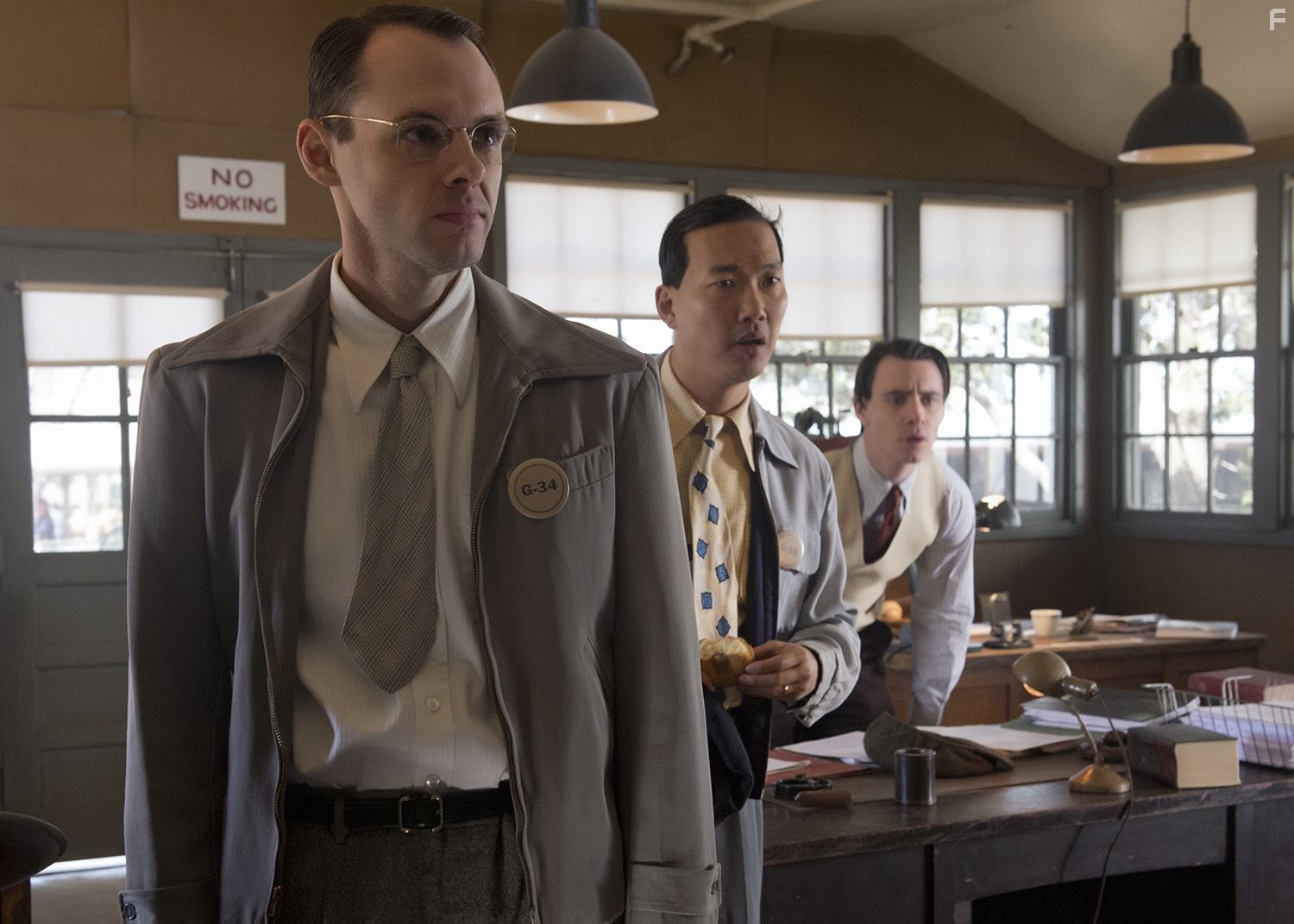 Harry Lloyd and Eddie Shin in Манхэттен (2014)