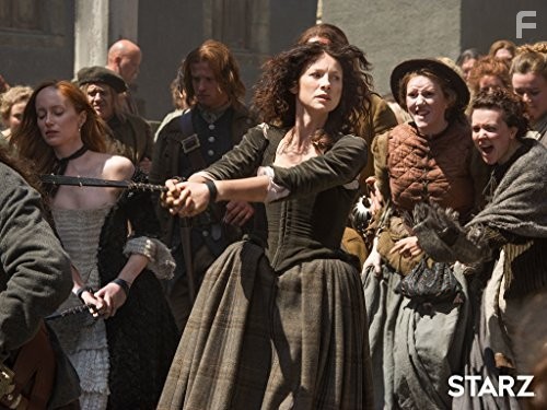 Lotte Verbeek and Caitriona Balfe in Чужестранка (2014)