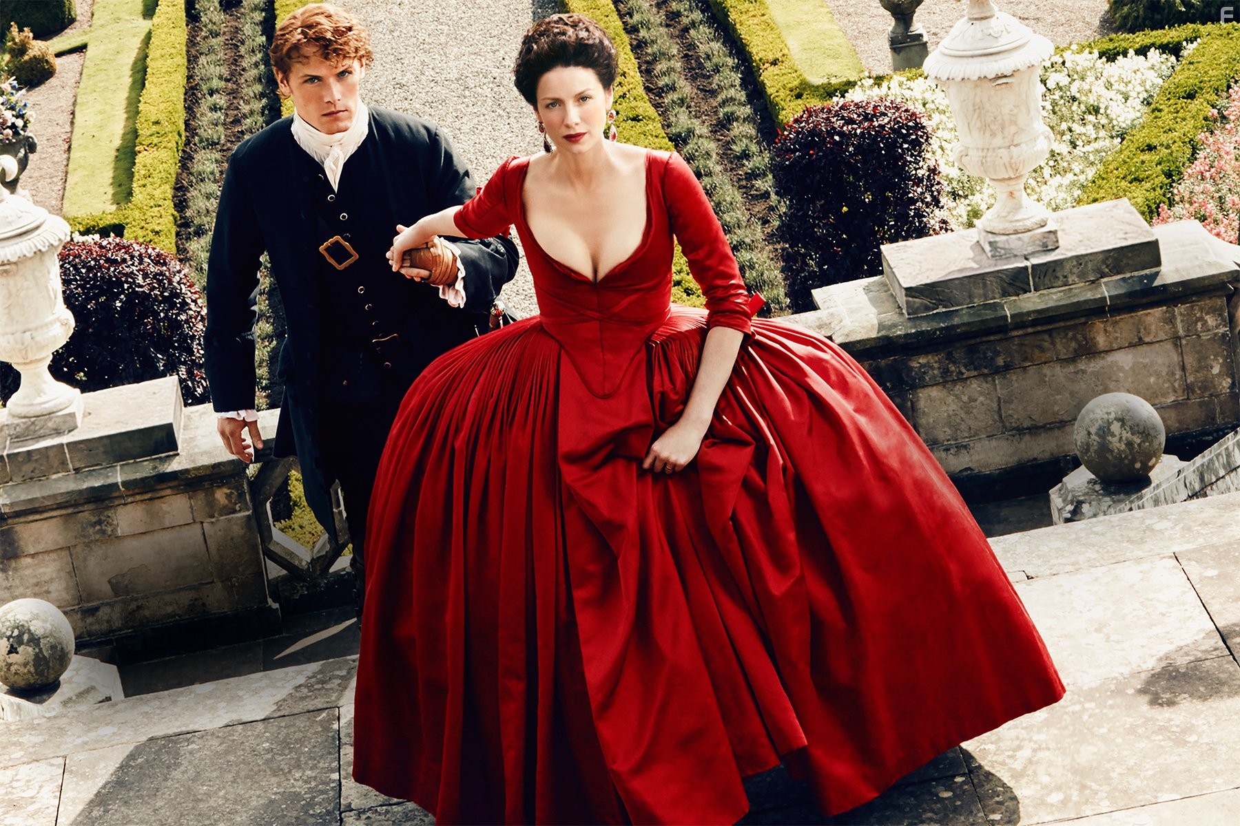 Sam Heughan and Caitriona Balfe in Чужестранка (2014)