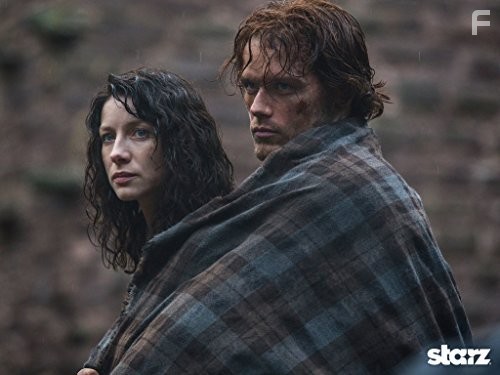 Sam Heughan and Caitriona Balfe in Чужестранка (2014)