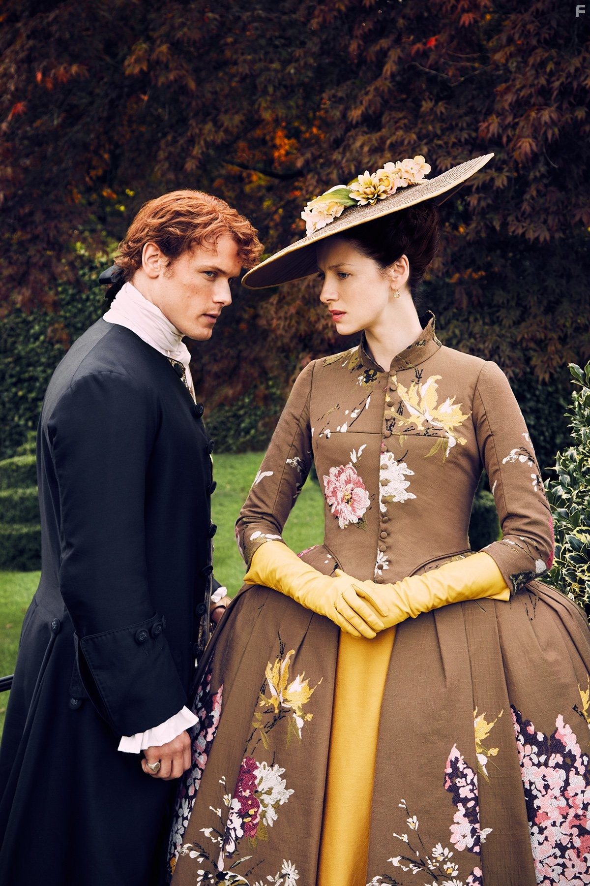 Sam Heughan and Caitriona Balfe in Чужестранка (2014)