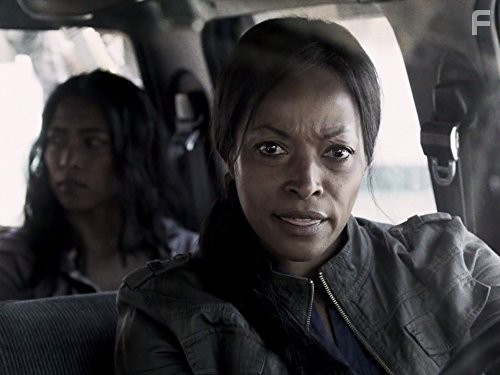 Kellita Smith and Pisay Pao in Нация Z (2014)