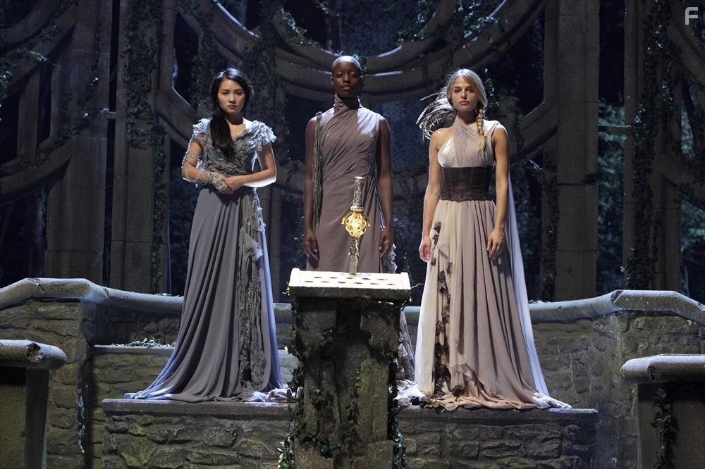 Florence Kasumba, Mai Duong Kieu, and Stephanie Buddenbrock in Квест (2014)