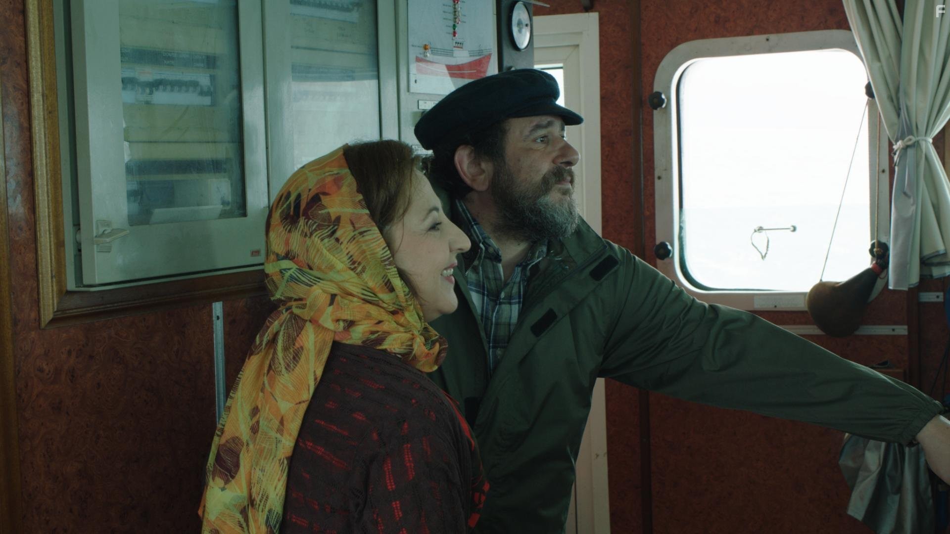 Karra Elejalde and Carmen Machi in Boсемь баскских фамилий (2014)