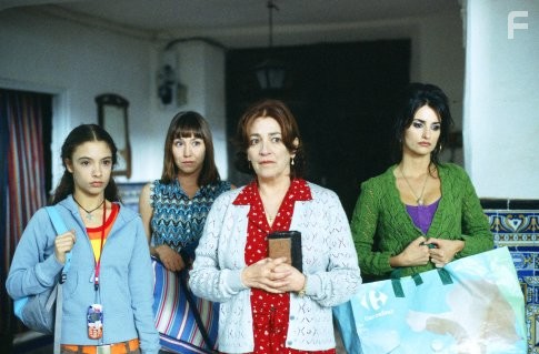 Pen?lope Cruz, Yohana Cobo, Lola Due?as, and Carmen Maura in Возвращение (2006)