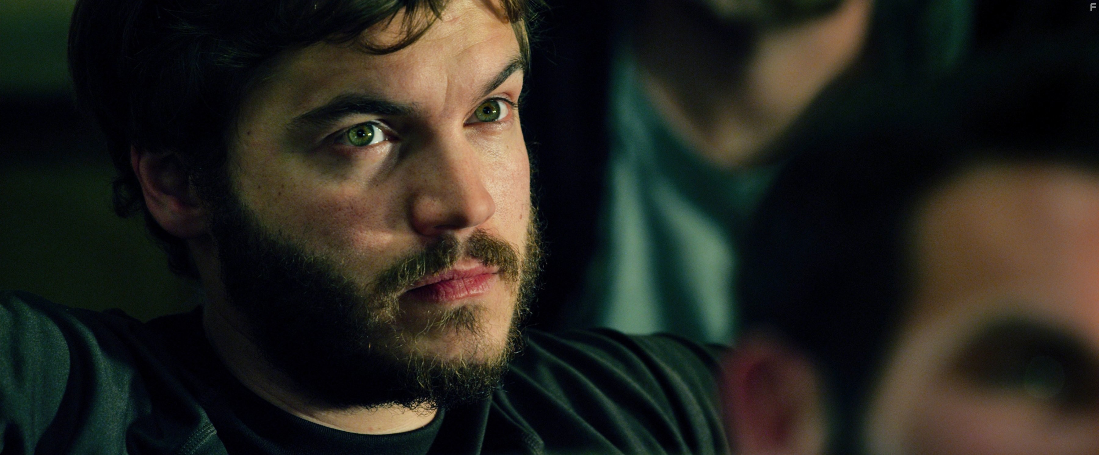 Emile Hirsch in Уцелевший (2013)