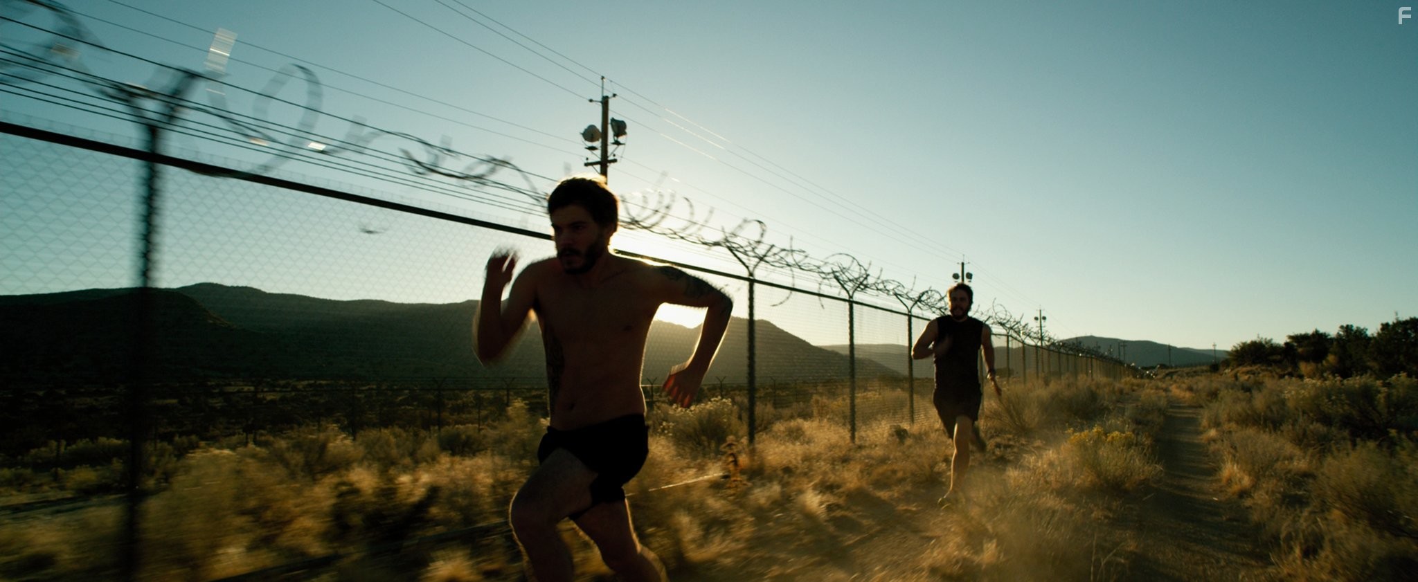 Emile Hirsch in Уцелевший (2013)