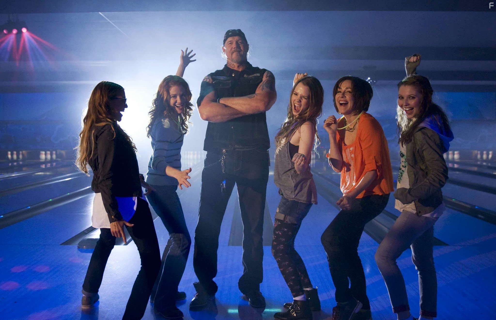 Patricia Heaton, Trace Adkins, Sarah Drew, Andrea Logan White, Sammi Hanratty, and Abbie Cobb in Ночь отдыха для мам (2014)