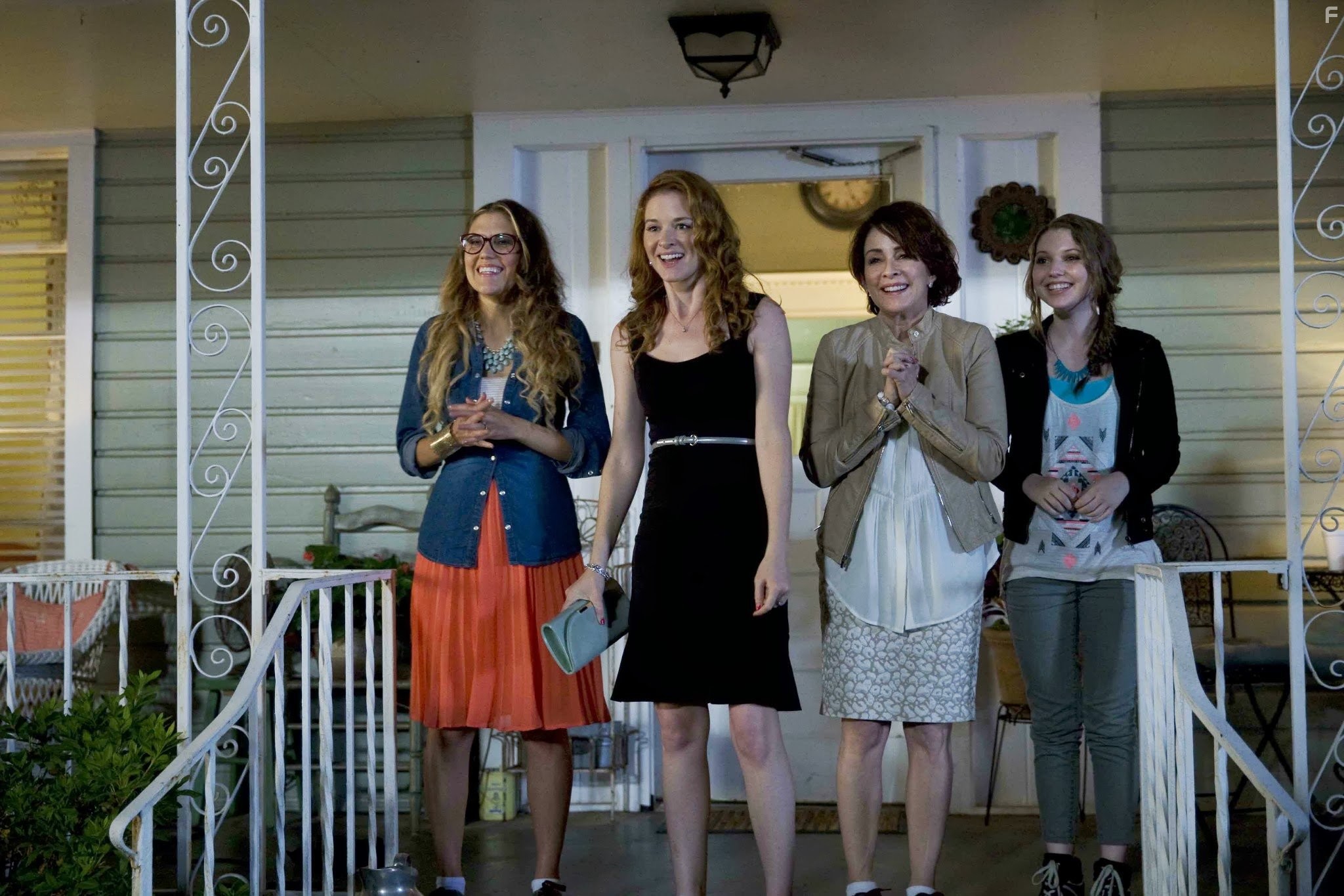 Patricia Heaton, Sarah Drew, Andrea Logan White, and Abbie Cobb in Ночь отдыха для мам (2014)