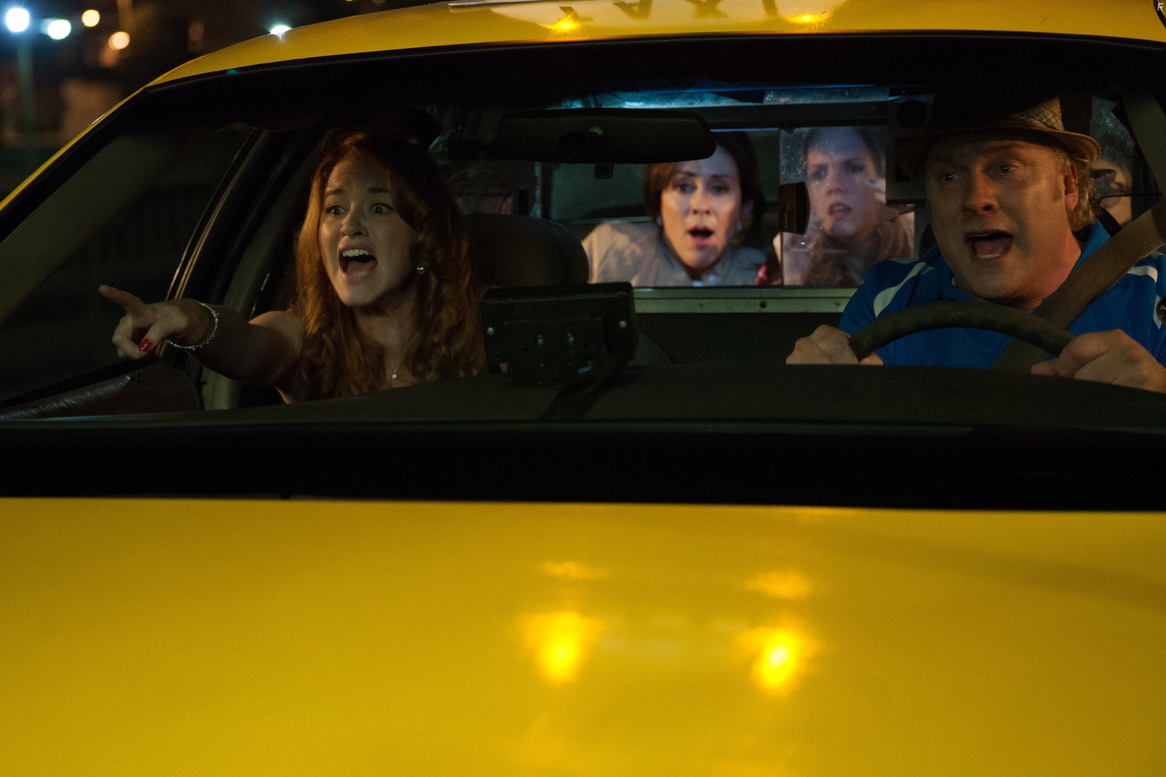 Patricia Heaton, Sarah Drew, and Abbie Cobb in Ночь отдыха для мам (2014)