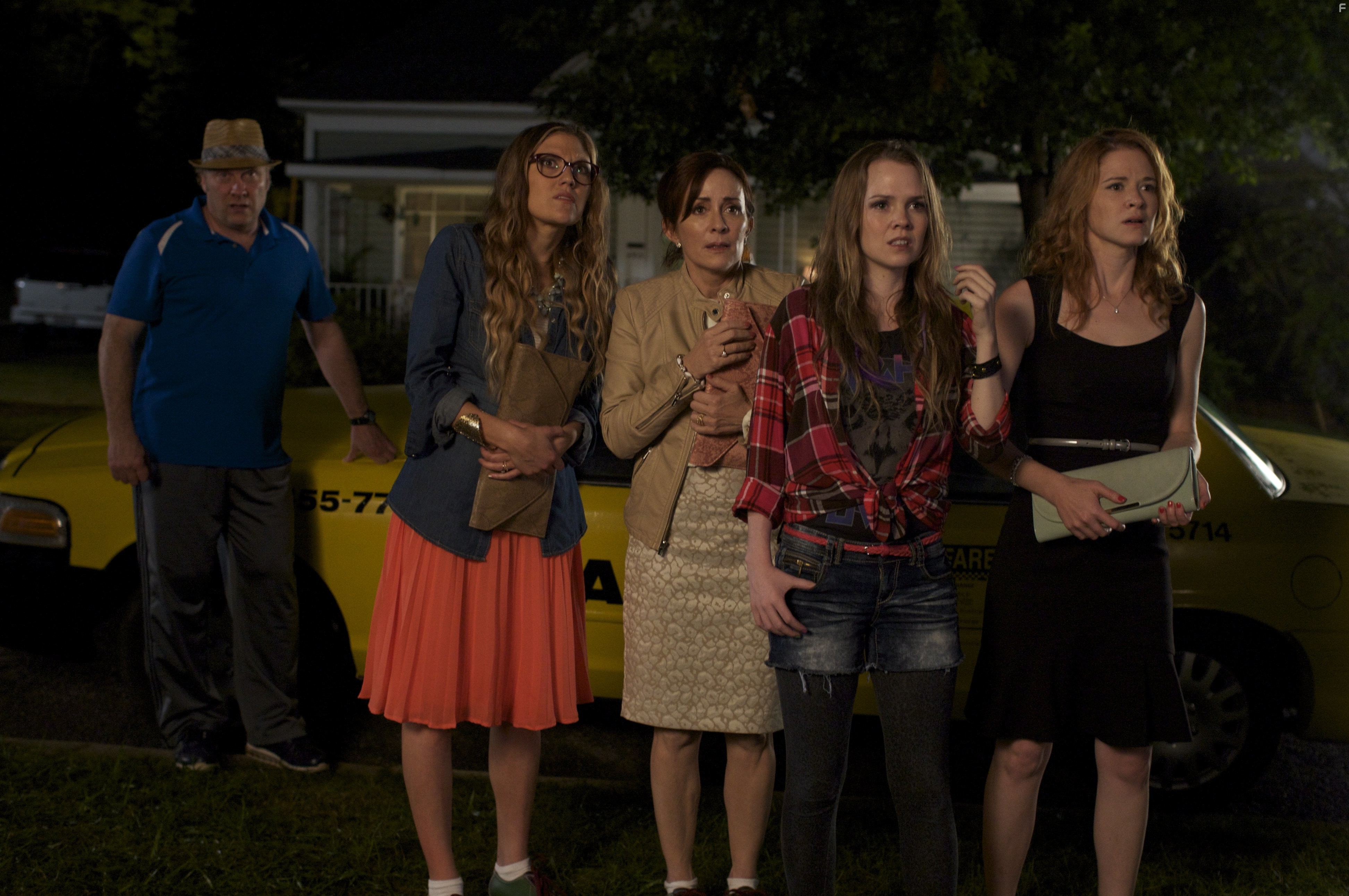 Patricia Heaton, Sarah Drew, Andrea Logan White, and Abbie Cobb in Ночь отдыха для мам (2014)