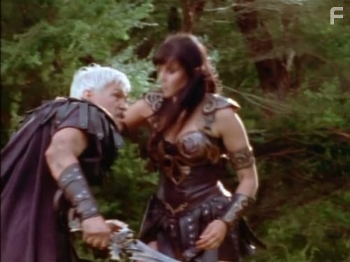 Lucy Lawless and Tom Atkins in Зена - королева воинов (1995)