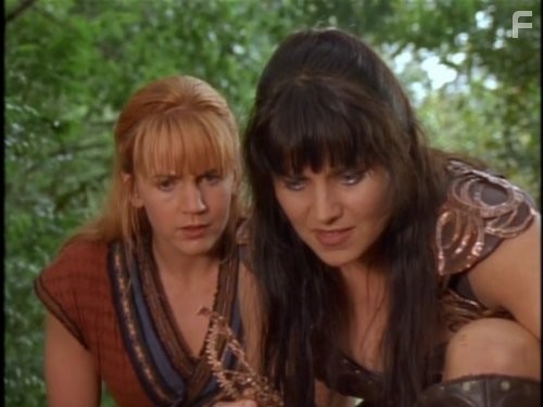 Lucy Lawless and Ren?e O'Connor in Зена - королева воинов (1995)