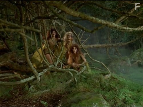 Michelle Huirama and Nicola Brown in Зена - королева воинов (1995)