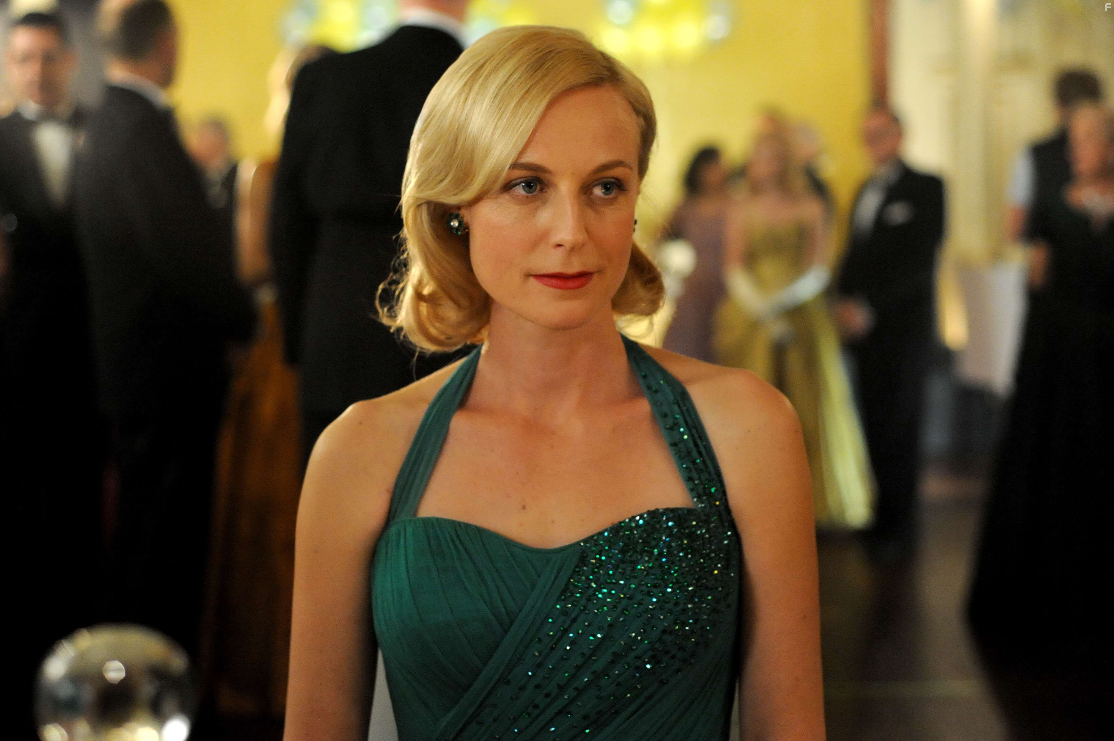 Marta Dusseldorp in Место, что домом зовётся (2013)